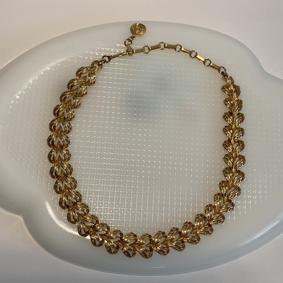 VTG LISNER Heart Choker Necklace Textured GoldTone Interlocking Hearts 12.5” - Picture 14 of 14